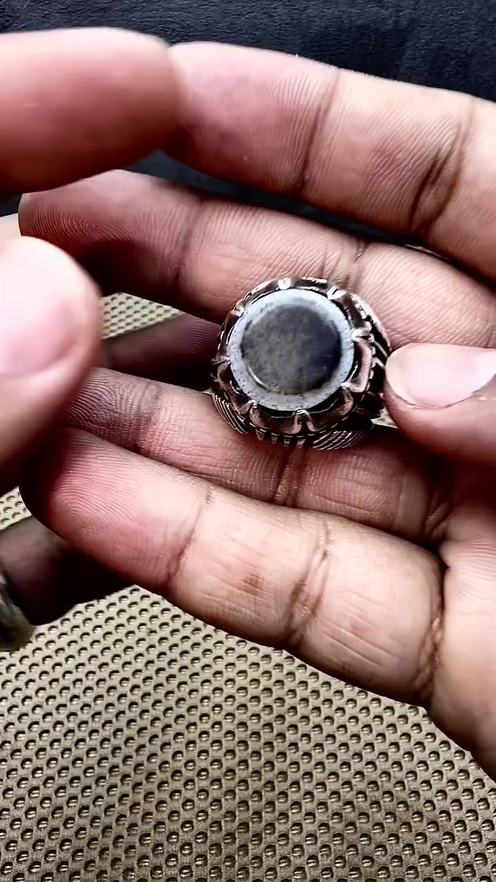 جزعه بقريه يمانيه قديمه صياغه طياريه (امير خربالي)


**إذا كنت صاحب هذا الإعلان وتريد حذفه لأي سبب، رجاءا أرسل رسالة إلى الدعم الفني**