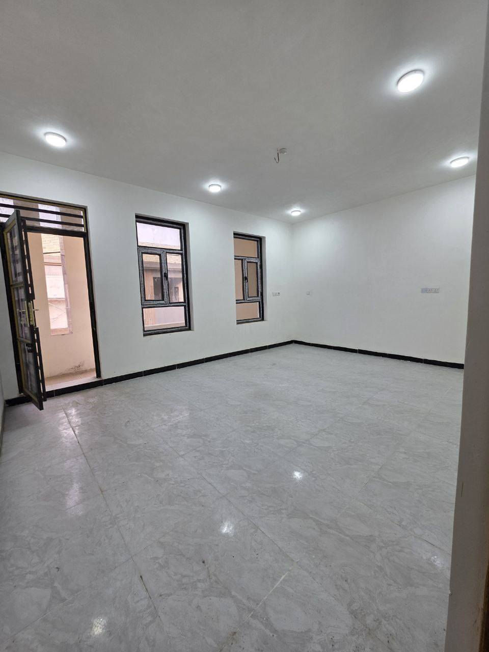 بيت للبيع/ طابو صرف 
بناء حديث زيرو 2025

الموقع: بكرلي/ حي المعلمين/ مقابل مدرسة بنت الهدى
المساحة: 124م² الواجهة 6.25م
التفاصيل: 
ط١/ مدخلين، استقبال مفتوح على الهول، غرفة نوم، مطبخ معزول، مجمع صحي داخلي و خارجي، ومنور 
ط٢/ غرفتين نوم، هول، مجمع صحي، و بلكونة، وسطح 
الخدمات: شارع تبليط، مجاري ،و ارصفة 
*المخزن مربوط مع مجاري الشارع 

للاستفسار: ***********
