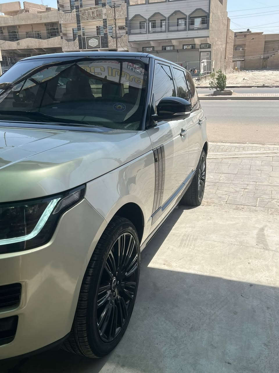 للبيع او مراوس 235$
السلام عليكم ورحمة الله 
رانج روفر فوك 
للبيع او مراوس دزلي صور وتفاصيل 
عل رات ساب ***********
خليجي سردار. الموديل 13
محرك بانزين سوربر جارج
ماشية 139 صبغ بنيد فقط جراد 
رقم وهزة وسنوية جديد بسمي
السيارة محدثة 21 امامي وخلفي 
السيارة جاهزة محرك كير تبريد
فول ابواب شفط دوس كهرباء هواي مواصفات
السيارة عليها ادامة كاملة جاهزة وحلوة 
مكان السيارة بغداد السعر 235 وبيها مجال
