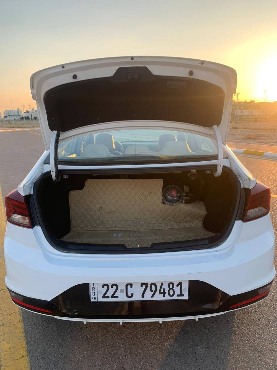 السلام عليكم الانترا امريكي مديل 20 فول مواصفات بصمه فتحه تحكمات جهتين مثبت سرعه تحديد مسار مانع انزلاغ تدفئه كشنات واستيرن وبعد بيها مواصفات 
حادثها مال امريكا ربع جنطه وهنا بلعراق جاملغ 
رقم اربيل بأسمي تريد وكاله تريد تحويل بكيفك 
بيها منضومه غاز كامله 
سعرها 149 
جماعت ال 145 لاتتصل لان مابيع بهيج سعر 
***********
ملاحضه هاي صور قديمه تجي اشوفها بعينك + بيها سنوار
