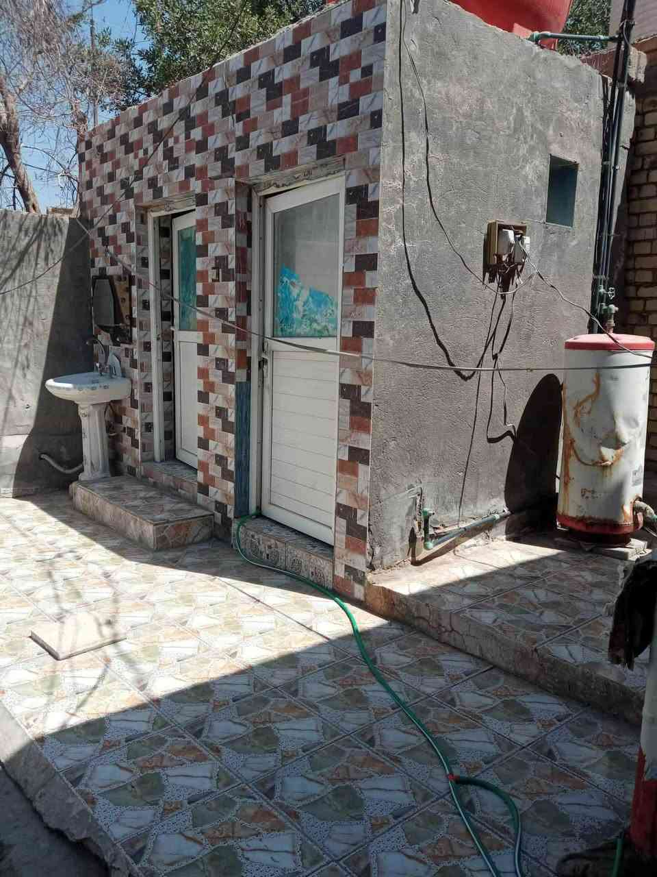 سلام عليكم دار للبيع القاسم حي الزهراء الثاني  قرب مدرسه جبل عامل البيت ٢٦٠ متر يحتوي على ٣ غرف نوم اوصاله ومطبخ وستقبالل
نوع البيت تجاوز مشموله بل تطويب ويتوفر كافه الخدمات تبليط مي مجاري سعر 26 وبي مجال 
الاستفسار تصال على رقم 
***********
