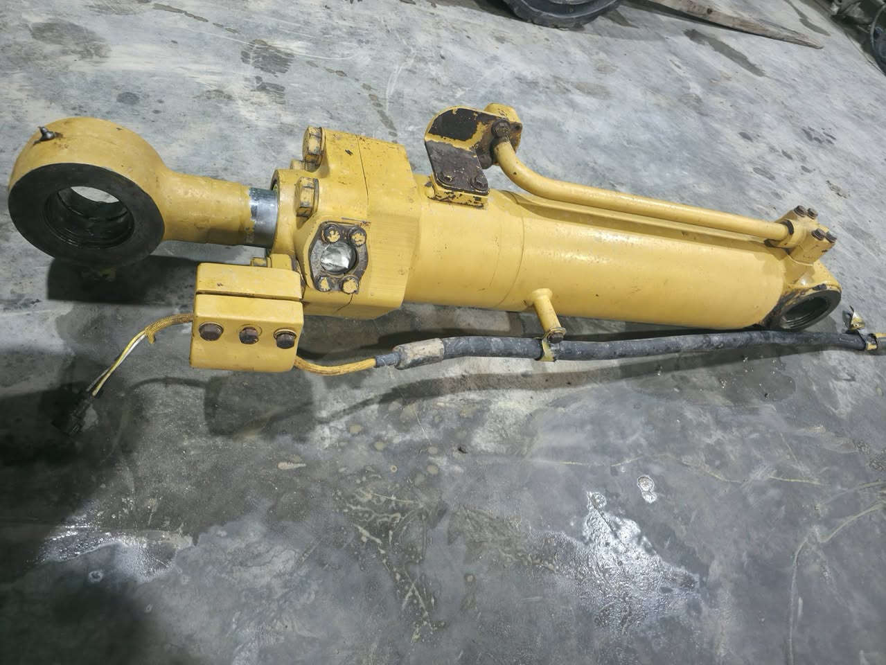 السلام عليكم جك رفع كتر 938G للبيع العنوان بغداد حي الجهاد / للإستفسار الاتصال على الارقام/ ***********
