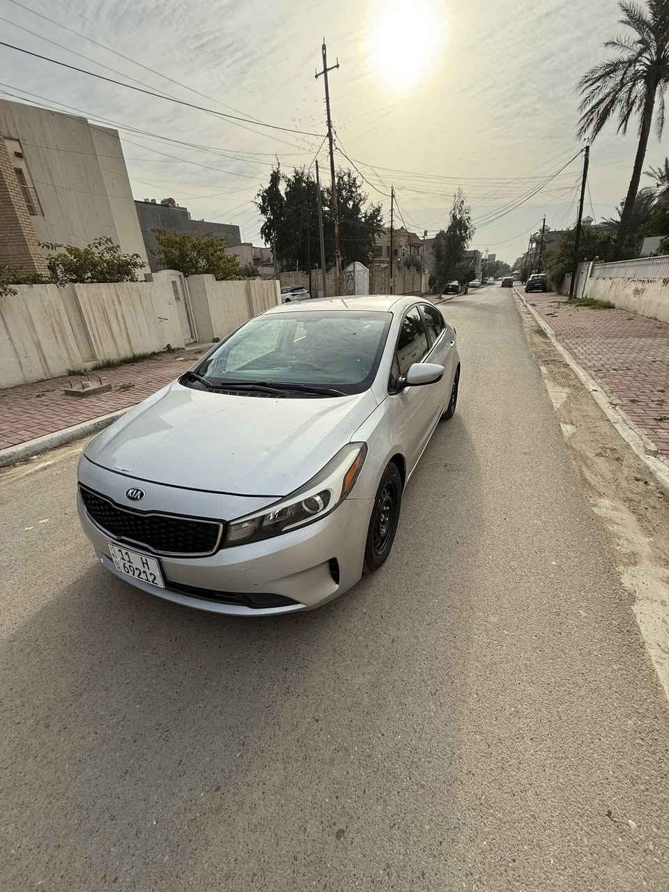 مكلف مكلف بالنشر!!!!
السلام عليكم للبيع 
كيا فورتي 
موديل 2018 
مكينه 2000دوش 
ماشيه 71 mi 
سياره حادثها كما موضح بالصور  بدون دواخل وبدون ايرباك و بيها قطع اكلير من امريكا 
مواصفات السياره عاديه 
 رقم بغداد الجديد تحويل مباشر 
المكان العطيفيه 
السعر 118 ورقه وبيها مجال الشراي 
الاتصال هـ☎️***********
