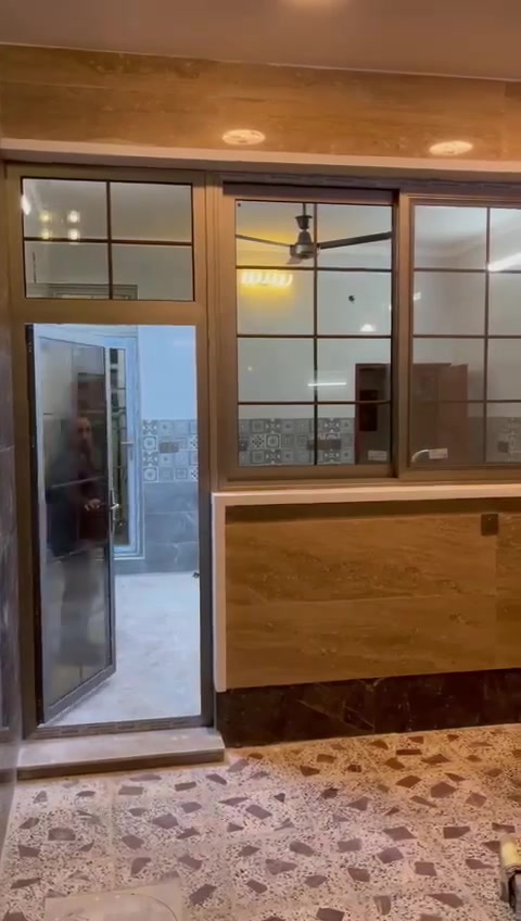 ✨ حوّل تفاصيل بيتك إلى فخامة تليق بذوقك ✨  

🔹 شركة تصاميم الألمنيوم والمطابخ 🔹  

نوفر لكم أحدث أعمال الألمنيوم والديكور العصري بجودة عالية ولمسات احترافية:  

✔️ مطابخ مودرن بتصاميم عصرية حسب الطلب  
✔️ أبواب وشبابيك بأحدث الموديلات  
✔️ درابزين ومحجرات بأشكال أنيقة  
✔️ شاورات زجاج راقية  

كما نوفر:  
🔸 أبجورات  
🔸 لامبري  
🔸 حشوات PVC  
🔸 زجاج بمختلف الأنواع  
🔸 مانع ذباب  
🔸 بردات اسلايد  
🔸 إكسسوارات وإضافات متنوعة  

💎 خامات أصلية ومقاطع عالمية:  
🇹🇷 تركي | 🇮🇹 إيطالي | 🇪🇸 إسباني | 🇺🇸 أمريكي | 🇧🇪 بلجيكي | 🇸🇦 سعودي | 🇨🇳 صيني  

🔥 تنفيذ احترافي  
🔥 أسعار مناسبة  
🔥 دقة بالمواعيد وجودة مضمونة  

📍 بغداد – حي الخضراء – الشارع الرئيسي  
مقابل ثانوية المتميزات – مجاور مكتبة القلعة  

📞 ***********  
📞 ***********  

✨ شركة تصاميم الألمنيوم والمطابخ… عنوان الجودة
