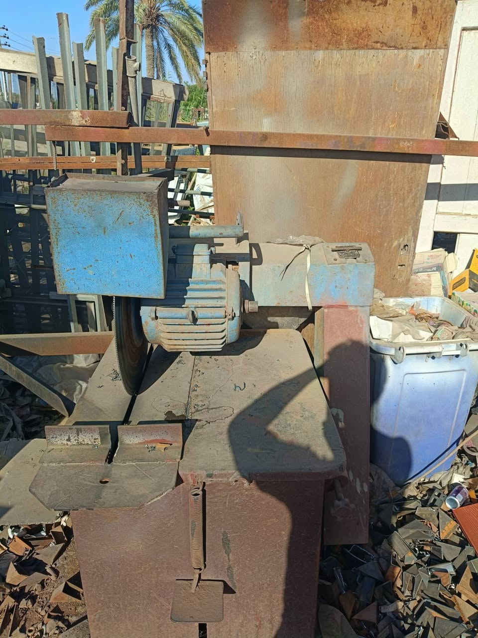 معمل حداده كامل للبيع بسعر مليون 600بيهن مجال مكانه بغداد قضاء ابو غريب ***********
