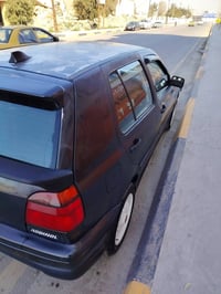 شباب سياره كولف موديل ٩٣ مكينه الفين نوزل مابيها نقص سياره بسمي واحولك...