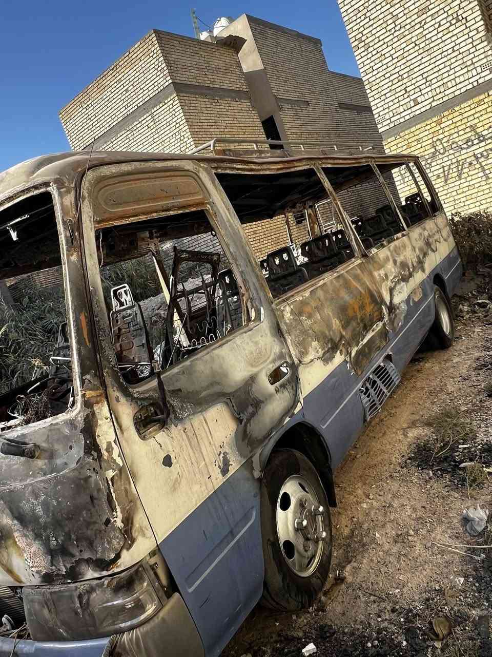 السلام عليكم كوستر للبيع موديل 2007 محرك كير اكسل كفاله هستوني شادهم  وملايحهن اي نار  مكاني بغداد الشعب رقمه بغداد 
*********** للستفسار
