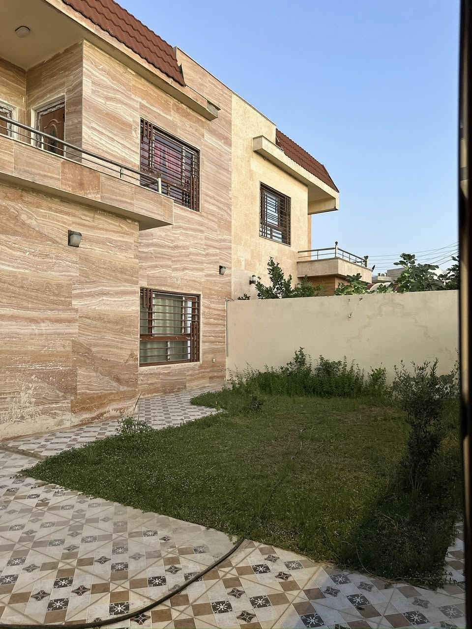 دار للايجار  مجمع القرية الذهبيه
خلف مجمع بيتي 

مساحة ٣٠٠متر 

٣ غرف نوم+ هول + ستقبال  + مطبخ  + حديقه 
شارع ٢٠ متر 
مع الدار كاونتر + طباخ + جرابي + كنتور 

ايجار ٤٠٠ الف قفل 

؛ الاستفسار  اتصال ع 

***********

