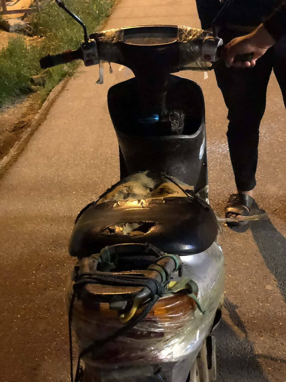 عصفوريه يابانيه نص هندر محرك برغي ممفتوح هورن لايت اشاير مكينه ناعمه شلعه ومعدل دراجه حلوه للبيع مكاني بغداد تاجي ترايك وين متريد سعر 150


**إذا كنت صاحب هذا الإعلان وتريد حذفه لأي سبب، رجاءا أرسل رسالة إلى الدعم الفني**