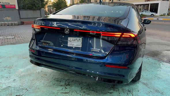 السلام عليكم 

هوندا اكورد تورنك 2025فوووول للاخير 

السيارة جديده بمعنى الكلمة واحلى من الصور 
ماشية 450 ميل بعده شركه 
مواصفات 

• مكينة هايبرد 

• شفتات ستيرن 

• شاشة كبيرة

•فتحة سقف 

• كاميرا خلفية

• كشنات تدفئة وتبريد امامي 

الخلفي تدفئة 

كشنات ذاكرة 

4 وضعيات قيادة 

• رادار امامي خلفي جانبي 

• مانع تصادم

• محدد مسار 

• تصحيح مسار

• شفتات بالستيرن

.سماعات boos

• مثبت سرعة

• مانع انزلاق

• دخول ذكي 

قفل ذكي 

• إنارة ترحيبية

• هندبريك كهرباء 

• حساسات مطر 

• أوامر صوتية

. تشغيل عن بعد 

.قطعتين تبريد 

.كشنات جلد

داتو شاو يعرض على الجامة 

لايت LED امامي خلفي 

فول الفول شنو بالك مواصفات بي حادثه بلمنشور موجود بس هلال جاملغ صبغ يعني مو جاملغ كامل
للاستفسار على الرقم
*********** بغداد
