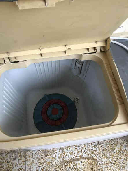 السلام عليكم غساله 12 كيلو شرط الشغل والنضافة غسل وتجفيف كل عيب مابيها مكان كركوك السعر 70
***********
