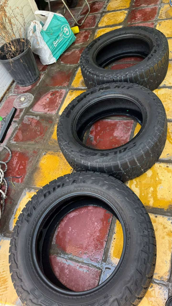 سلام عليكم 

لبيع تايرات فورد بحالة ممتازة
📌 القياس: LT295/60R20
ماركة: Milestar
مناسبة للطرق والبر، والتاير نظيف وجاهز للاستخدام.
للاستفسار أو السعر ملاحظة عدد التايرات (3) 
***********
