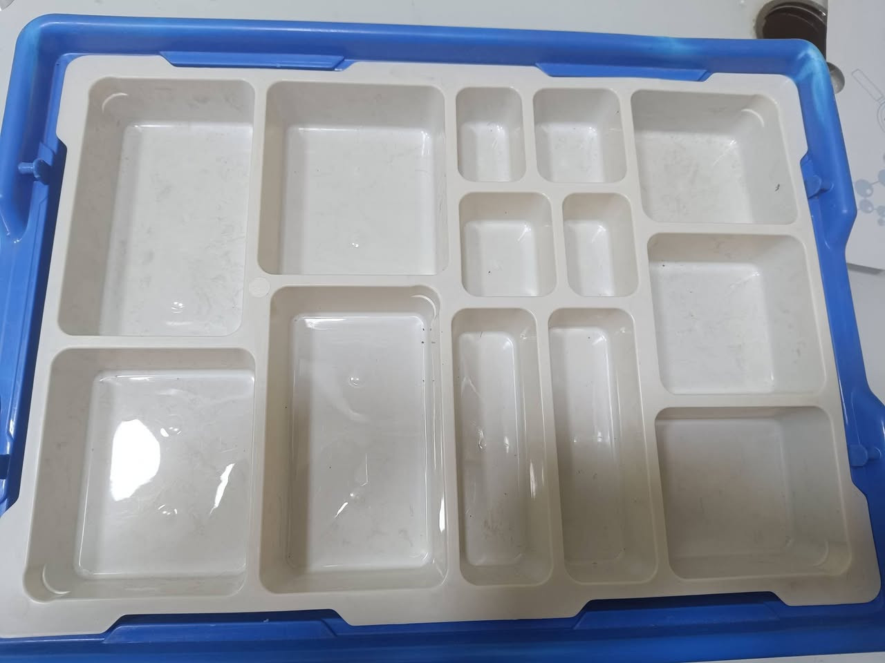 ليكو كامل مع الملحقات والمطورات 
لعبة تركيب تعليمية متعددة النماذج – للأطفال (7 سنوات فما فوق)
مجموعة تركيب ذكية مصممة لتنمية مهارات التفكير والإبداع لدى الأطفال من خلال اللعب التفاعلي. تتيح للطفل بناء عدة نماذج مختلفة مثل الطائرة، المركبات، والأشكال المتحركة، مما يعزز الفهم الهندسي والتركيز وحل المشكلات.
مصنوعة من مواد عالية الجودة وآمنة للأطفال، وتُعد خيارًا مثاليًا للتعلّم والترفيه في آنٍ واحد، سواء للاستخدام المنزلي أو كهدية تعليمية مميزة.


**إذا كنت صاحب هذا الإعلان وتريد حذفه لأي سبب، رجاءا أرسل رسالة إلى الدعم الفني**