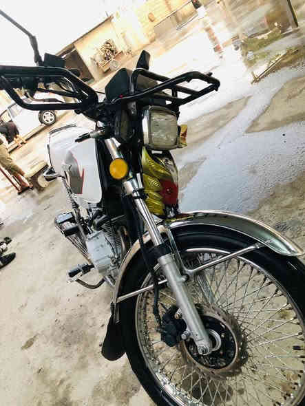 السلام عليكم موطور سافين 5 كير للبيع  دبل سيم وضع شركه محرك شرط ما مفتوح تواير جدد وياله جدد السعر 440 وبي مجال مكان الشرقاط انتصل وتبشر  ***********
