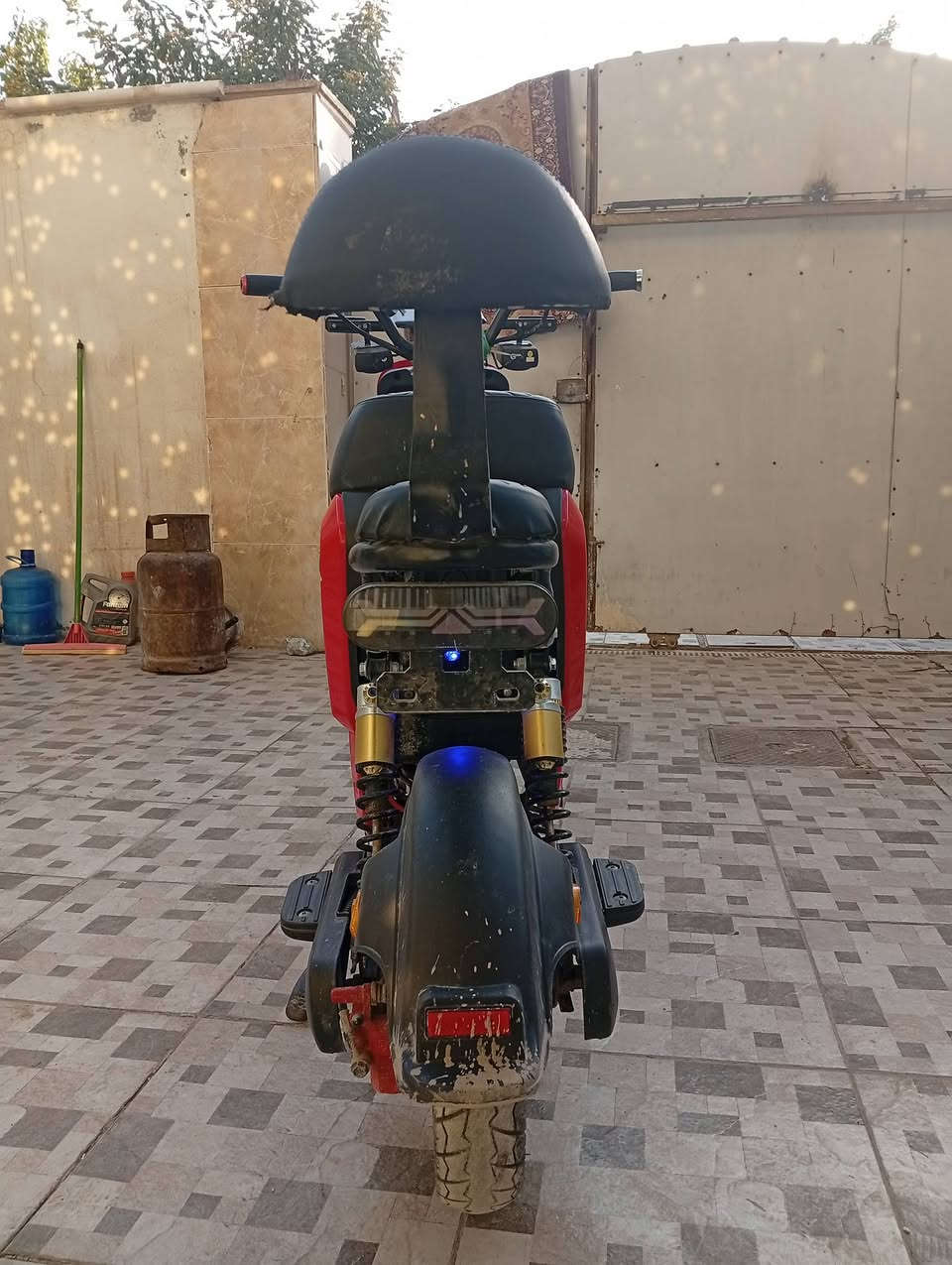 سلام عليكم ورحمه الله وبركاته
دراجه ار 9 فول المواصفات وياها الاوراق 
ال ملف 1500
دراجه نضيفه وحلوه 
بيه 5بطاريات 
وسعرها 575 بيه مجال لطيبين وشرايه 
الاستفسار الارقم الهاتف *********** 
المكان بابل حله ابي غرق قرب المدرسة النصر 
اي واحد عنده شي تعال خاص 
وعليكم السلام ورحمه الله وبركاته
