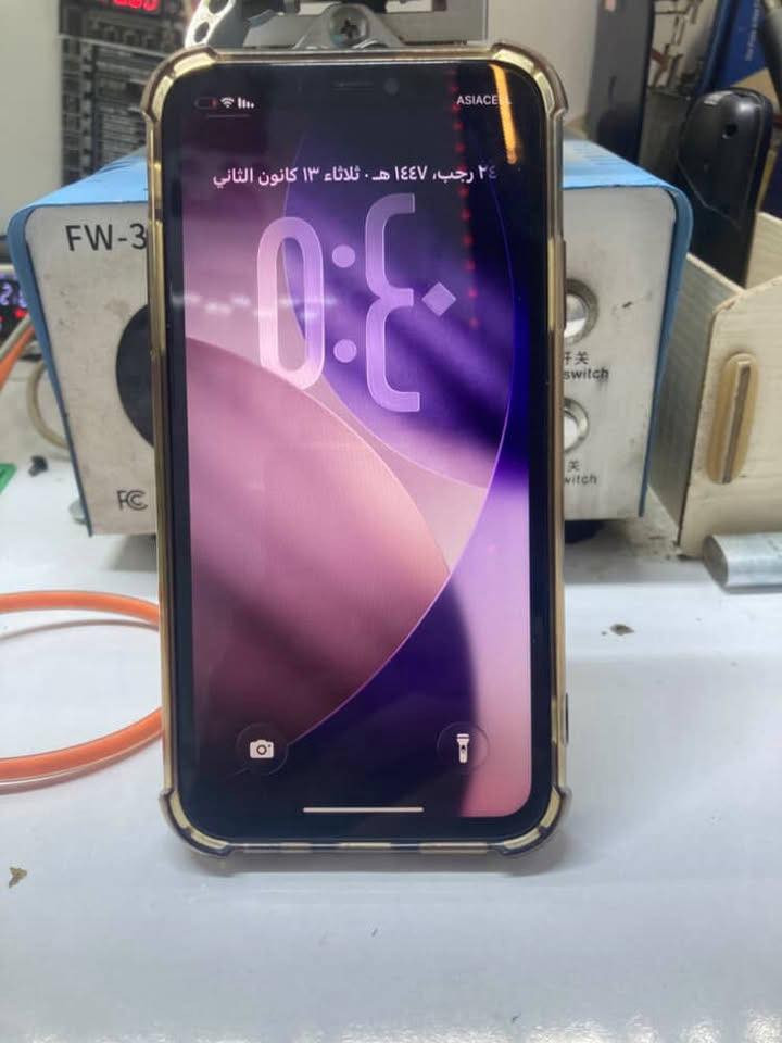 11 عادي مبدل شاشه فقط وفيس إيدي واكف جهاز نضيف كله بطاريه 77 ذاكره 64شاصي نضيف نت تصال سيم كارت كامرات كله شغال سعر 160 بي مجال ***********
