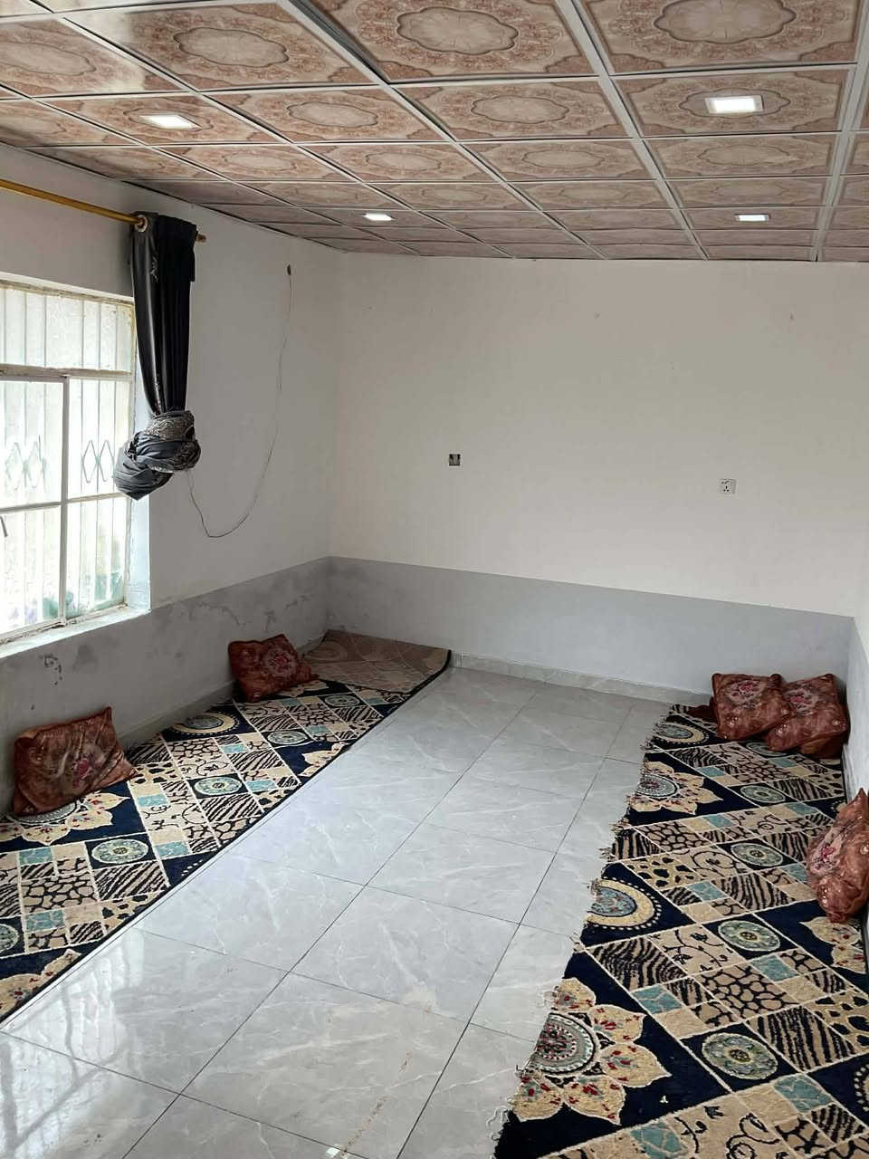 السلام عليكم
بيت للبيع مساحه 200 متر زراعي 25 قرار محكمة بناء حجر عكاده الصطح اوزاكيوم يتكون من غرفتين وصاله ومطبخ واستقبال وتخاريج تشاريف ماي كهرباء يبعد عن الشارع العام 125متر ...رابع بيت عن الشارع الفرعي شارعه 10متر 

الموقع شارع المعمل مقابل جامع الخزاعل 

للاستفسار الاتصال على الرقم ‏‪***********‬‏
السعر المطلوب///30//وبي مجال
