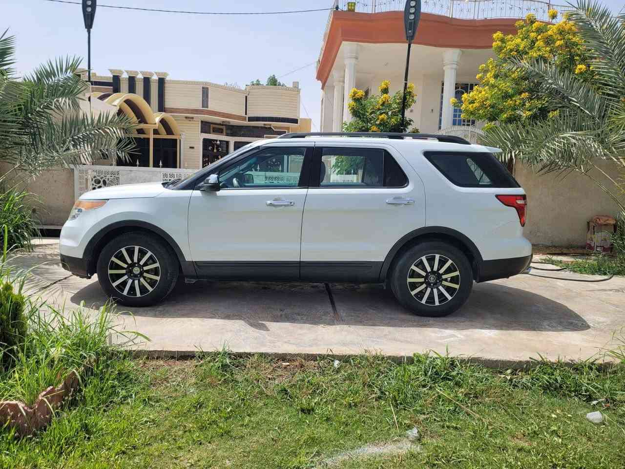Ford Explorer2013  xlt فورد اكسبلور 
بيع او مرواس مع بوليسي 
ماشيه140 الف ميل  حقيقي 
السياره بدون حادث بيها صبغ ٣ قطع بدون معجون بدون دواخل بدون تبديل فقط رش
المواصفات : 
-تحديد مسار
-زينون
-تحكم لمس
- مكينة ٦ سلندر 
- ٧ راكب
- ٣ قطع تبريد
- داخل لونين 
- تحكم ستيرن 
- شاشة كاربلي
- كاميرا خلفية دواره
ـ ارضيه مدوشمه
- كير ومحرك وتبريد وكبريائيات بشرط كفاله عامه
السياره بسمي تحويل بنفس اليوم 

السعر 130 وبي مجال للشراي  
المكان ديالى المقداديه 

الرقم: ***********
