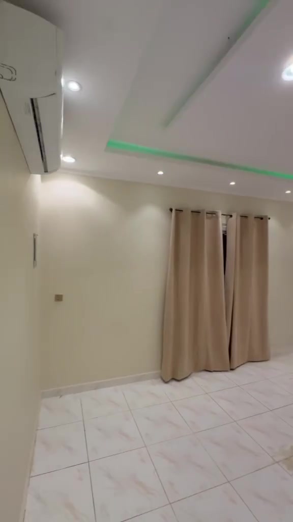 السلام عليكم متوفر شقه حي اليرموك 
غرفة نوم وحمام
غرفة حمام مطبخ 
غرفة وصالة وحمام ومطبخ 
‏للإيجارعلى دفعتين
لا يوجد شهري 
يتم العقد داخل المكتب 
التوصل ٠٥٣٧٨٨٤٠٢٦


**إذا كنت صاحب هذا الإعلان وتريد حذفه لأي سبب، رجاءا أرسل رسالة إلى الدعم الفني**