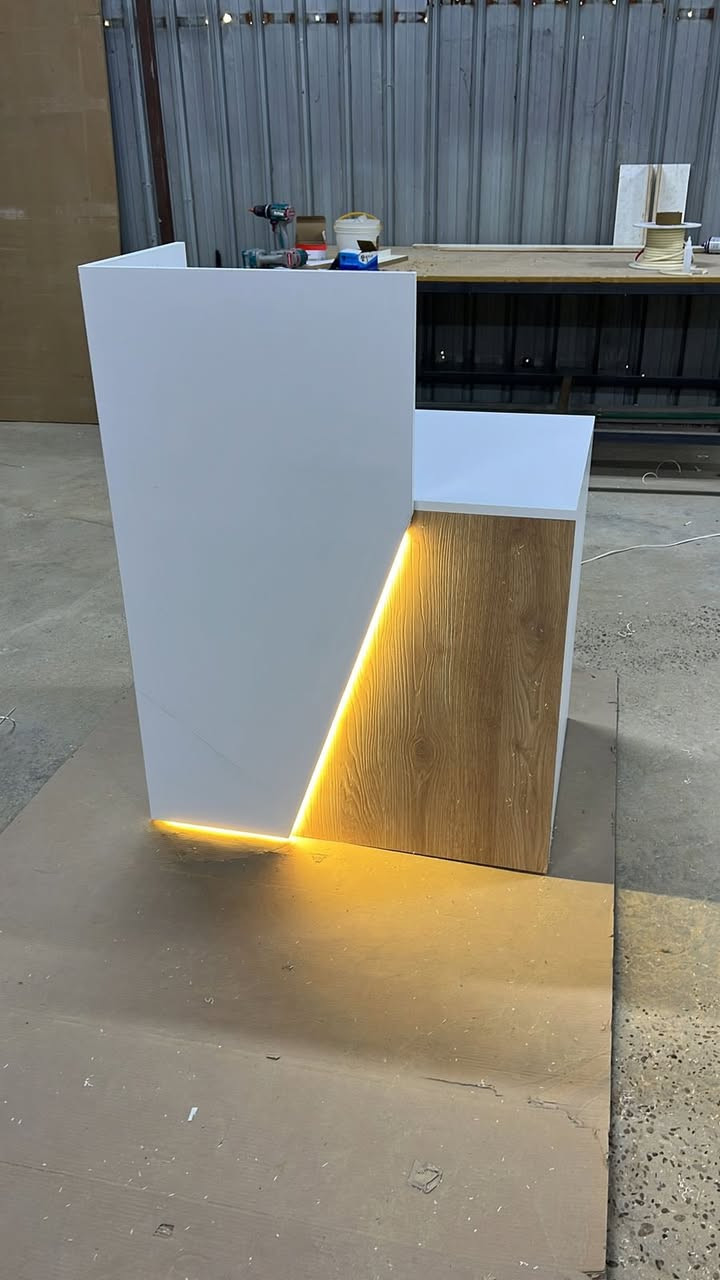 مكتب او كاشير مستعمل اقل من ١٤ يوم
يعني جديد السعر ٢٣٠ الف يرهم بالمحلات او بالمطاعم او بالمكاتب حتى بالبيت اذا تسوو مكتب هم يشتغل 

للاستفسار ***********
