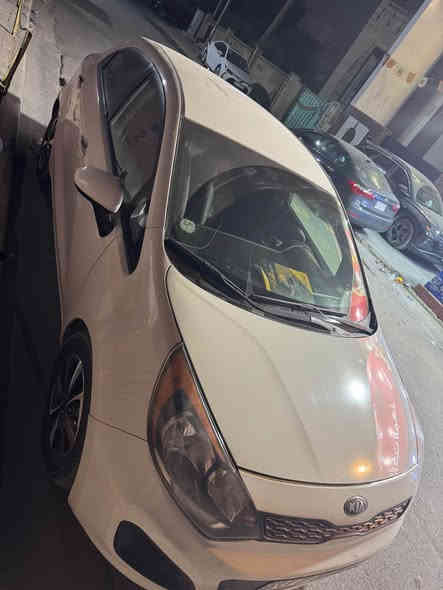 ريو 2012 1600GDI امريكي 
صبغ 3 قطع بدون ايرباك 
بنيد وجاملغ يمين وباب الصدر 
ماشية 60 الف حقيقي 
شاشة ومواصفات عادية 
محرك معلي كازكيت بدون دوانز 
السعر 78 وبيهة مجال قليل 
*********** - بغداد / الكرخ بغداد
