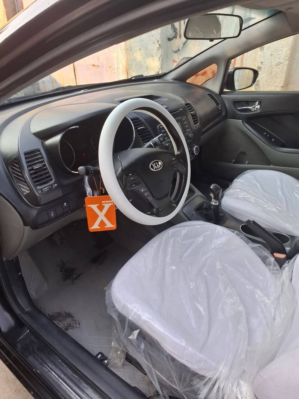 سلام عليكم
فورتي موديل 16 للبيع كير عادي
جديده سياره وباأسمي رقم دولي
حادثها قبق الجنطه فقط وراجع ع بارد
بجم كبس لاضربه ولاتبديل السياره ليبل واحد كلها
مكينه دوش
السعر مناسب 98 
رقم ***********
