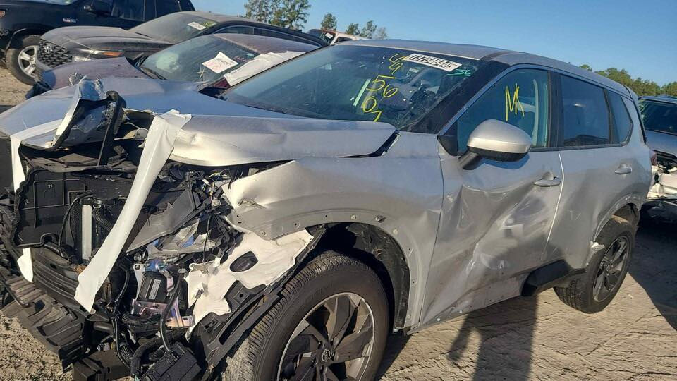 نيسان روج
موديل ٢٠٢٤

مواصفات sv

سيارة على حادثه ابيع حاليا موجودة بغداد 

السعر ١٠٠ ورقة قفل 

***********
