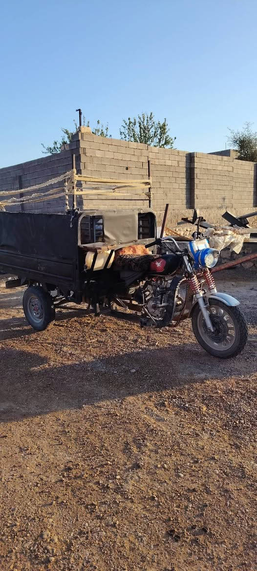 سلام عليكم 
طرطوره موديل 18محركها موديل 25 شغاله صلف هندر كربائيات 
بدون اوراق مكانها هيت المعموره رقم 
***********
