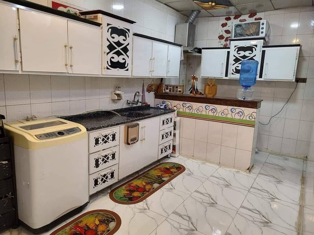 🏡 للبيع بيت مميز في حي الوفاء - بسعر مخفّض وللبيع الجاد 🏡

📍 الموقع: حي الوفاء
📐 المساحة: 100 متر
🏠 البناء: كونكريت طابقين
✨ الأرضيات: مرمر وكرانيت
📍 بصف الركن
🛣️ على شارعين 12 متر و15 متر
🌟 شارع نظيف وهادئ ومنطقة مخدومة.

🔹 الاستقبال الكبير: 7 × 4 متر
🔹 الصالة: 5 × 5 متر
🔹 المطبخ: 3.5 × 5 متر
🔹 ثلاث مجموعات صحية
🔹 ثلاث غرف نوم في الطابق الأول

✅ تصميم يوفر مساحات استقبال ومعيشة واسعة ومريحة للعائلة.

📌 ملاحظة: لا توجد غرفة نوم في الطابق الأرضي، وجميع غرف النوم الثلاث تقع في الطابق الأول.

🔥 تم تخفيض السعر من 139 مليون إلى 135 مليون دينار فقط 🔥

فرصة جيدة لمن يبحث عن بيت بموقع مميز وسعر مناسب.

📞 للاستفسار والمعاينة:
***********
اتصال أو واتساب
