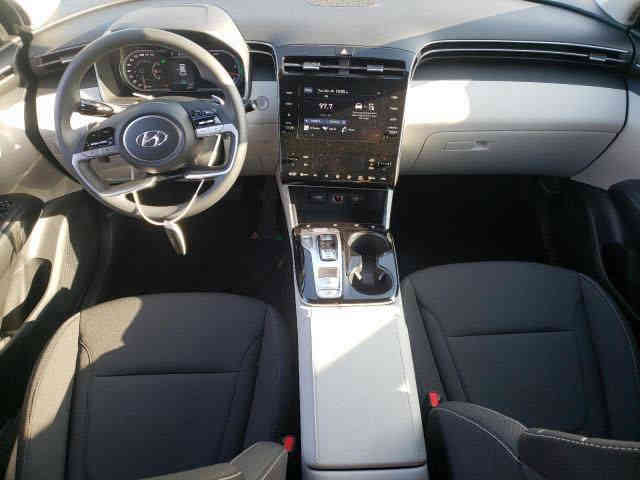 سلام عليكم لبيع توسان هايبرد موديل 2022 رقم بغداد بسمي ضربه بسيطه واردامريكي  واتساب ***********سعر 173 وبي مجال بسيط بدون ايرباك
