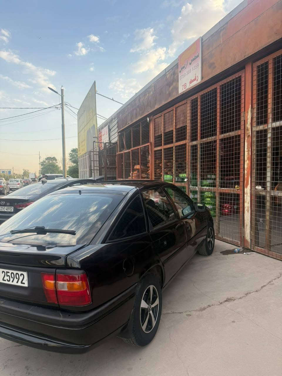 ***********/اوبل فيكترا موديل 1990 كير عادي مكينة ١٨ ي مرغوب و سلايت صبغ عام بو جواني رقم اربيل و سنوي نوي بة ناوي خومة هةمووي بة شةرت سعري ٣٣ لة هةوليرم بو زانياري بةيوةندي بة صاحبي بكة *********** أربيل, العراق
