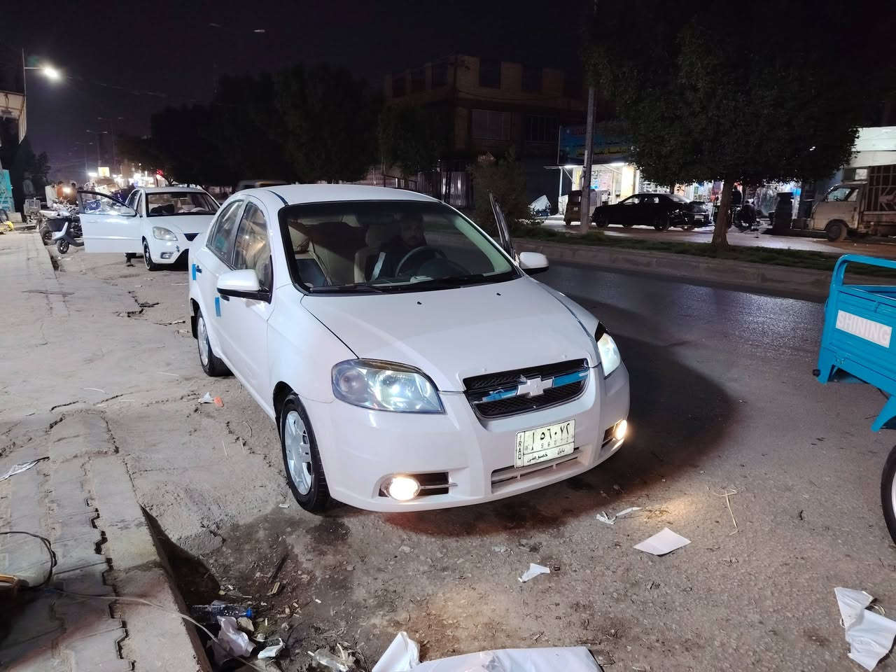 السلام عليكم سياره افيو للبيع موديل 2009  السياره بيهه ثلاثه قطع  وطخه بتكمه والسونار موجود داخل الصوره رقم بابل مكلف بالنشر رقم مبايل   ***********
