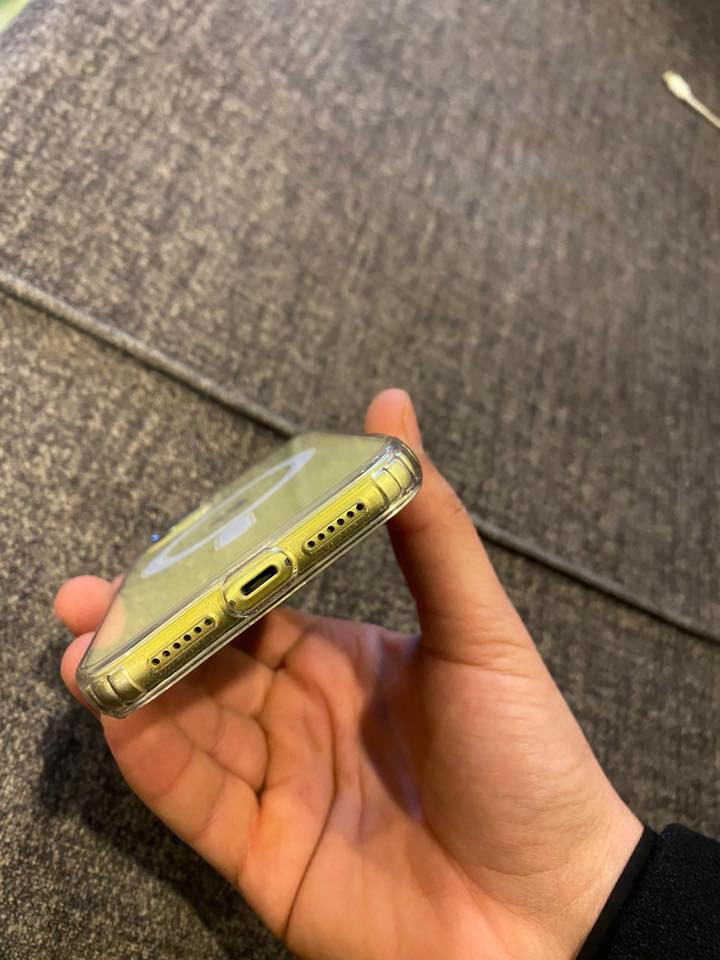 ايفون 11 العادي للبيع بطارية 85 جهاز نظيف كلش مامفتوح وولامبدل بيه شي ذاكرة 64 السعر 
 &250وبيه مجاال 
*********** واتساب
