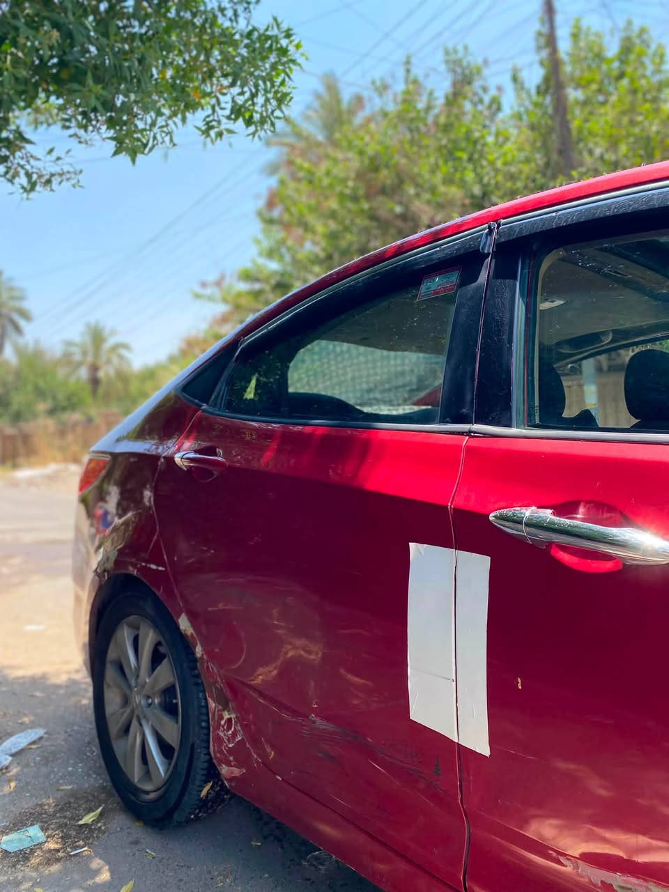 بيع مستعجل ( اكسنت ٢٠١٥ )
السيارة خليجي
فول مواصفات ( فتحة سلايد _ اشاير مري _ تحكم ستيرن _ كاميرا _شاشة ) 
السيارة مصبوعة عام 
حادثهه ذني بابين وجاملغ موضح بلصورة 
رقم ذي قار مشروع وطني تحويل ثاني يوم بأي محافظة
مكاني: بغداد  
السعر : ٥٨ ورقة قفل من النهاية 
للأستفسار  : *********** 
بي واتساب
