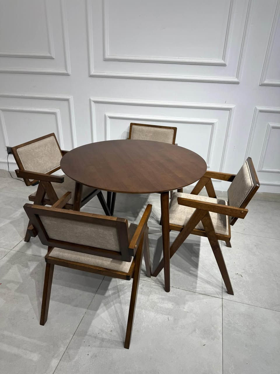 DINO
ميز طعام ماليزي ١٠٠ سم 
موجود لون اسود كريمي ابيض جوزي رساسي 
سعر جملة 85$
RAVENNA
كورسي طعام ماليزي سعر جملة 46$ 
سيت ميز طعام ١+٤ سعر جملة 297$ أربيل, العراق


**إذا كنت صاحب هذا الإعلان وتريد حذفه لأي سبب، رجاءا أرسل رسالة إلى الدعم الفني**