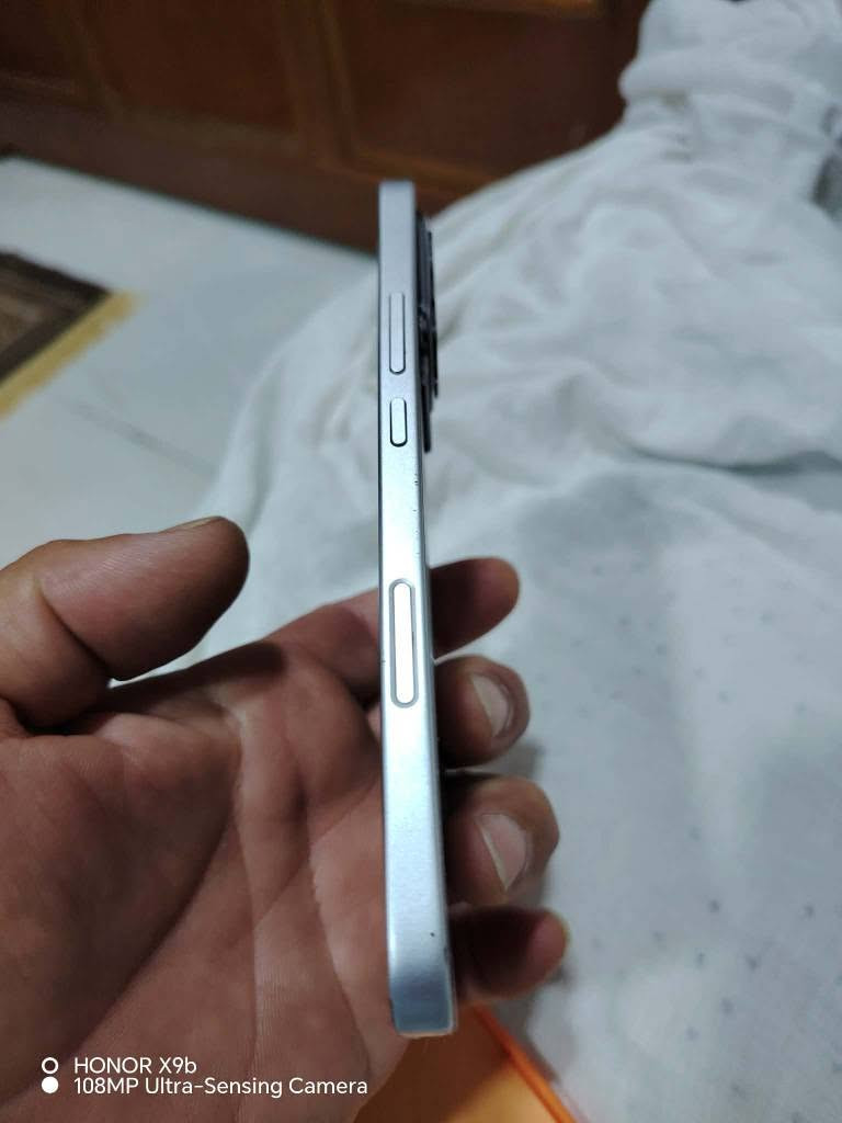 هونر 400 ذاكره 256 رام 16 توربو شريحتين الجهاز بي طخه بالركن مامأثره على اداء الجهاز فقط جهاز السعر 250 الف *********** البصرة, العراق
