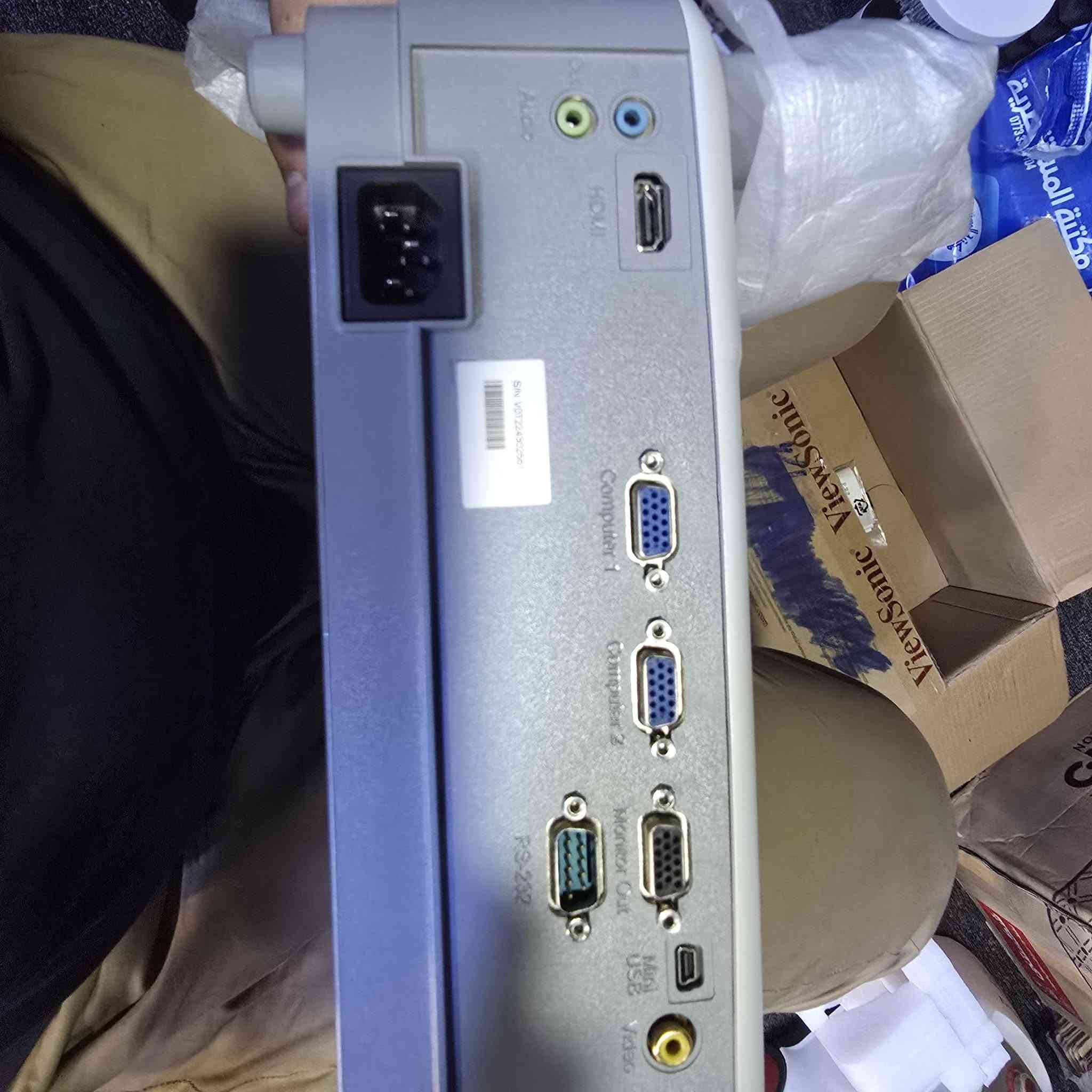 سلام عليكم عندي داتا شو للبيع الجهاز نظيف مستعمل قليل كلش جهاز يشتغل كأنما جديد وبكفاءه عاليه كامل هو والملحقات والكارتونة مثل ماموجود بالصور اكابلك جهاز واضح وقوي سبب البيع جهاز مامحتاجه مستعمل تقريبا سنة وكسور 
اي سؤال للاستفسار على الواتس على هذا الرقم :
***********
