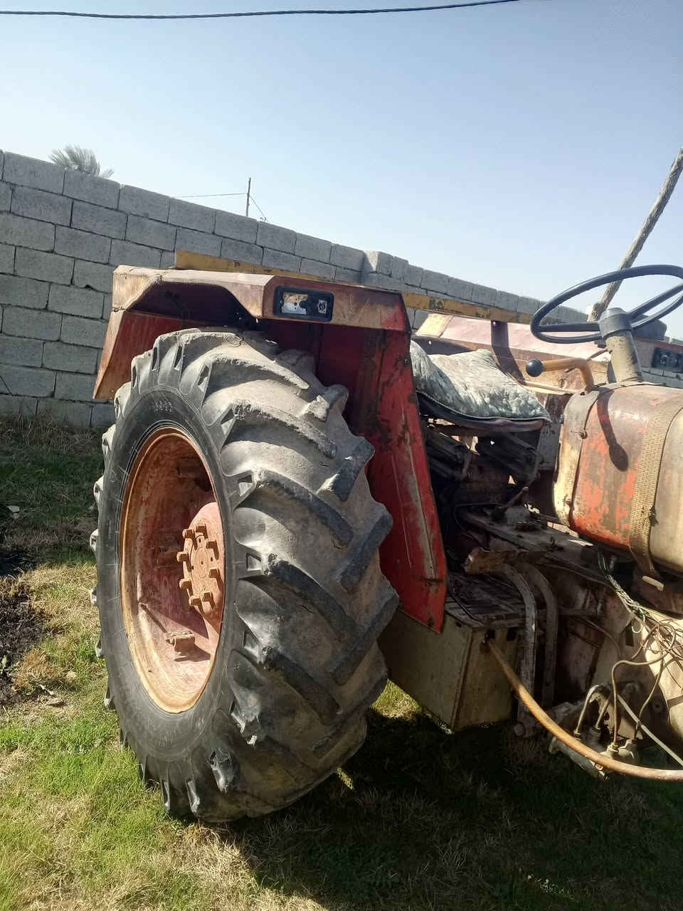 السلام عليكم للبيع بدون سنويه  عنتر 71 موديل 84 تاير حجم 30 ثقالات اماميه هيدروليك ما مفتوح جديد العنوان ديالى كنعان والاتصال على هذا الرقم***********📞
