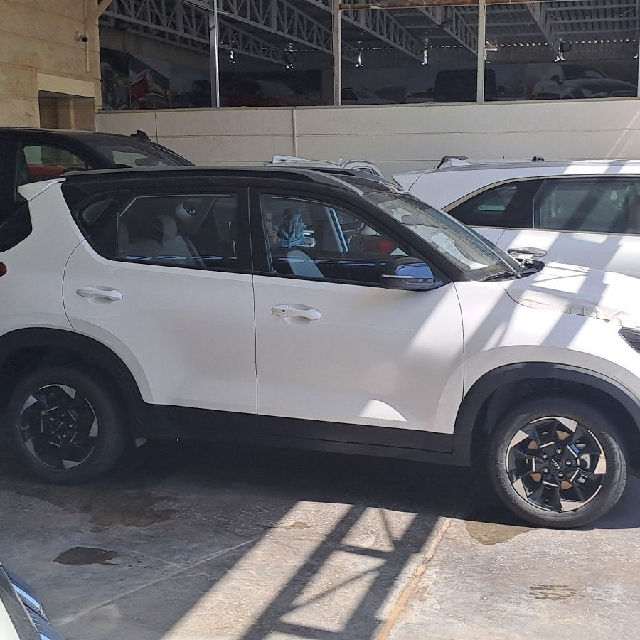 ♦️كيا سونت 2️⃣0️⃣2️⃣5️⃣ فول مواصفات ♦️🚘

ضمان المجموعة الدوليه 5 سنوات او 100,000 كم
‼️صيانة مجانية لمدة سنة ‼️

🔸️ خليجي 
🔸️ زيرو 
🛑فتحة سقف - قماره سوداء 
🛑شاشة متصله 
🔸️ حجم المحرك 4Cylinder 1,5L 
🔸️ مرتبط بناقل حركة أوتوماتيك 
🔸️ مفتاح التشغيل بصمة 
🔸️ دفع ثنائي FWD
🔸️ اريل نفكيتر 
🔸️حساسات أمامية 
🔸️حساسات خلفية
🧡بك لايت Led
🔸️ قبضات أبواب من الألمنيوم
🔸️ دخول بصمة ذكي 
🔸️ حجم الاطار 205/55R16 
🔸️ 4 دسك
🔸️ حساسات ضغط الاطارات 
🔸️ اشارة في المرايا الجانبية 
🔸️ مري كهرباء قابلة للطي اوتو 
🔸️ ماسحة خلفية 
🔸️عدد  2 BAG AIR 
🔸️ ا ABS 
🔸️ دشبول شاشة ديجيتال 
🔸️ شاشة android auto 
🔸️ كاميرا دوارة 
🔸️ مقود جلد حياكة 
🔸️ مثبت السرعة Cruise 
🔸️ المودات والاوامر الصوتية 
🔸️ ا Bluetooth / USB 
🔸️مخرج منفذ الطاقة 
🔸️فحص نظام السيارة 
🔸️المقاعد جلد 
🔸️تجاوي  متحركة 
🔸️ الايزو فكس ISOFIX
🔸️ تبريد شاشة❄️ 
🔸️ قطعتين تبريد❄️ 
🔸️أوضاع القيادة Drive Mode 
🔸️ أوتو هولد Auto Hold 
🔸️ نظام مانع الانزلاق 
🔸️حاملات الأكواب 
🔸️ تطعيم الدواخل ألمنيوم 

أبعاد ومقاسات السيارة
الطول 411  cm 
العرض  179  cm
الارتفاع 161  cm

🎁نتعامل بنظام القسط مع موطني مصرف الرافدين 🎁

🚘 🚖 يتوفر بيع  شراء او مراوس للسيارات القديم والحديثة ✅️

💳🪙السعر 24,700,000 دع شامل اللوحات المروريه 

 اشتري بثقه 💯🌹
***********
عراقنا لتجارة السيارات 
بغداد-معارض البياع شارع الوسط
‏‎
موقعنا على الفيس بوك : https://www.facebook.com/profile.php?id=61557668616037&mibextid=ZbWKwL
