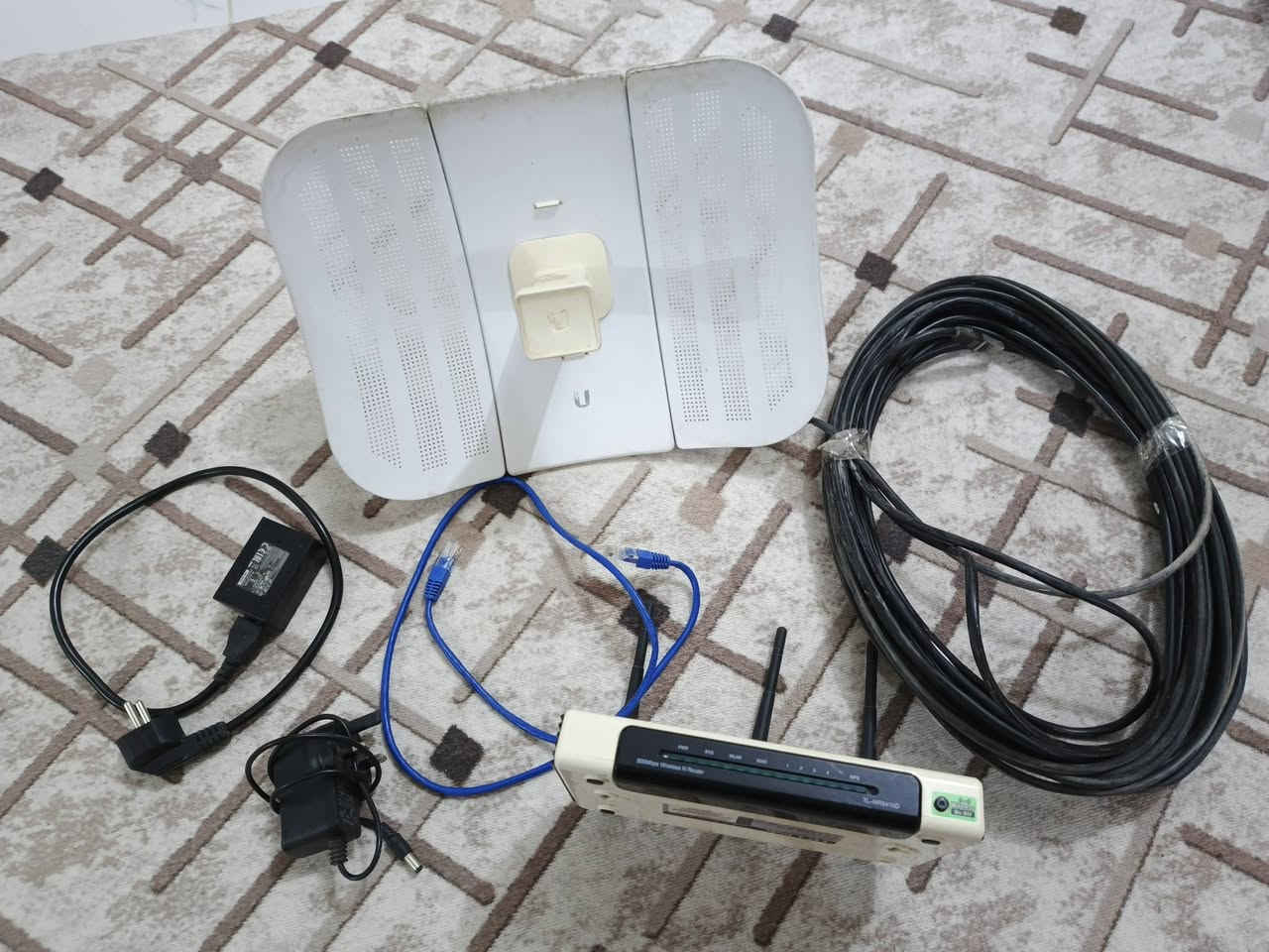 منظومة انترنت كامله جيب وشدد وفعل اشتراك 
السعر 100 وبيها مجال بسيط
اللاستفسار ***********
