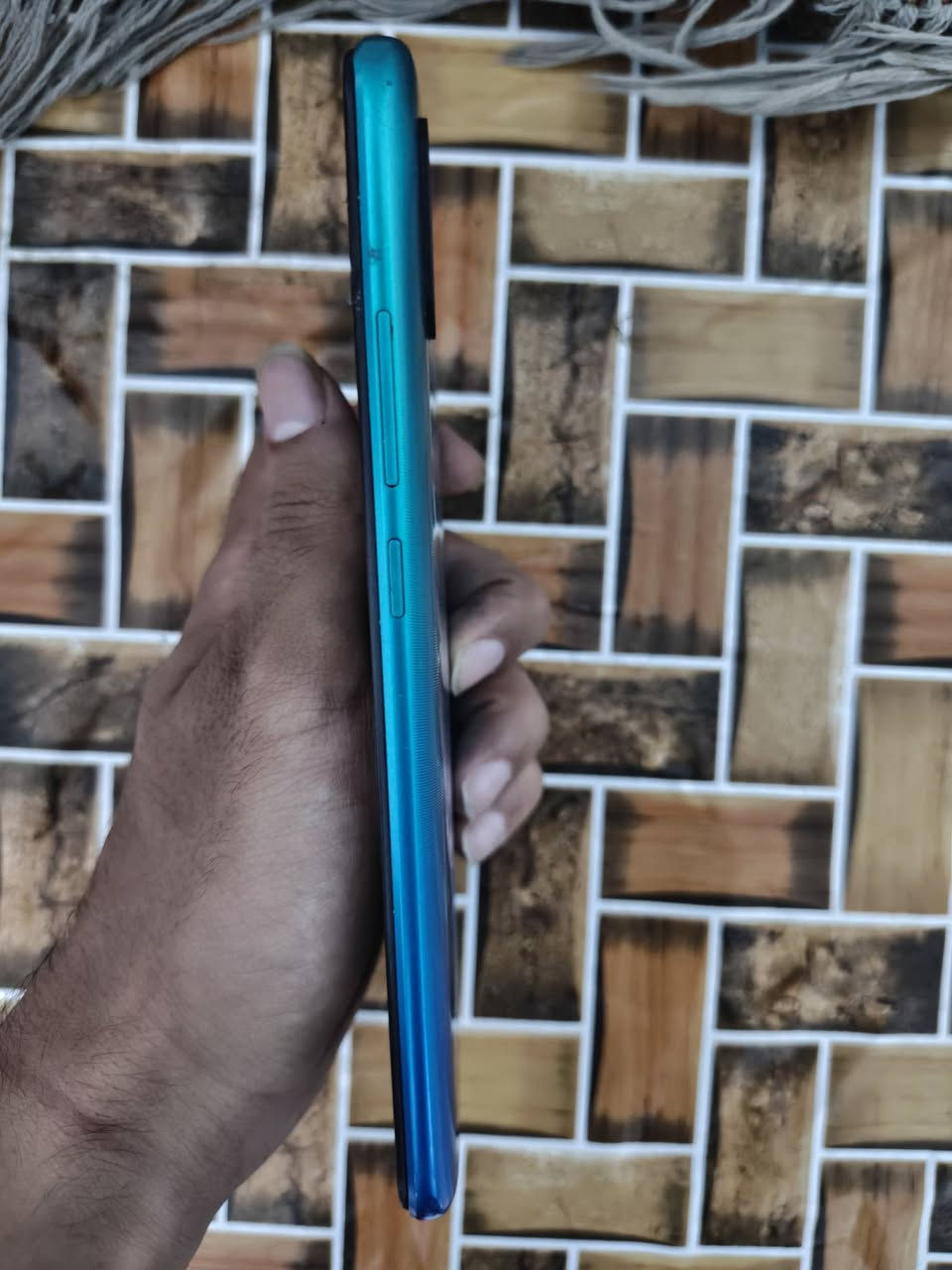 السلام عليكم
Redmi A9
ذاكرة 32
بي هاذ الفطر الي بلشاشة فقط 
السعر 65وبي مجال 
الرقم ‏‪***********‬‏
