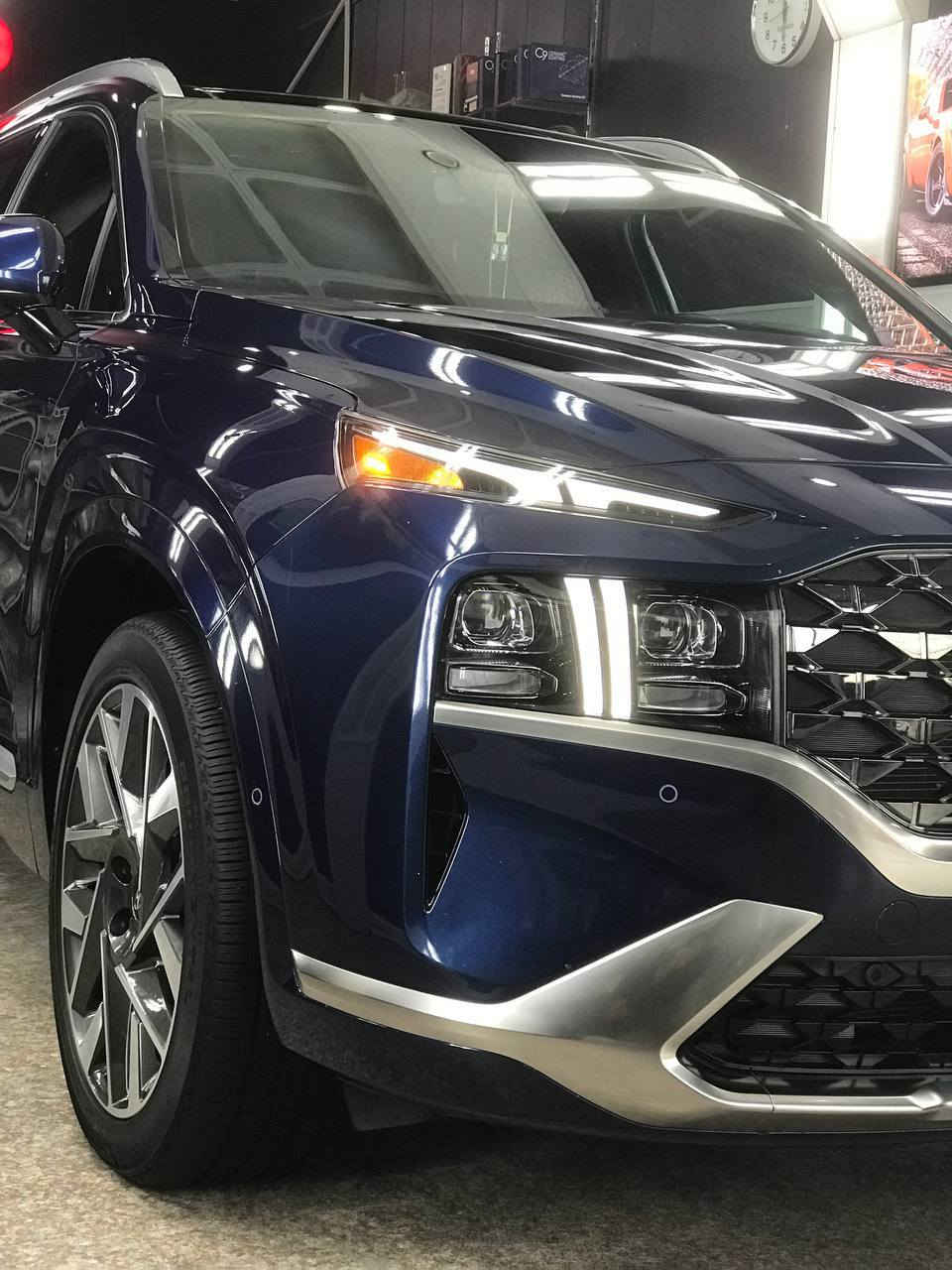 للمراوس او البيع سنتافي Calligraphy موديل2022 وارد أمريكي رقم بغداد دولي باسمي  حادثة جاملغ وبنيد تبديل وبارد بالباب الخلفي اثر النقل ماشية 91
 بصمة بيبان و تشغيل 
 محرك ٢٥٠٠ تيربو 
لد نهاري بك لايت لد اضاءة زنون 
٤ رادارات امامي خلفي وجانبي مانع تصادم وتحذير تصادم 
خمسة راكب   
 الشاشة كبيرة ابل كار بلي 
 عدادات شاشة ديجيتال 
 داتا شو عرض بالجامه الأمامية 
 3 وضعيات قيادة 
 تدفئة تبريد مقاعد  إمامية 
 نظام النقطة العمياء 
 مقاعد  كهرباء 
 نظام ترحيب عند الاقتراب من السيارة مع اضاءة المرايات الجانبية 
 المحافظة على المسار 
قيادة ذاتية 
 تبريد منفصل مناخي 
 بردات خلفية 
صندوق كهرباء 
 اوتو هولد توقف ذاتي 
 كير بيانو ٨ نمر 
٥كامرات ٣٦٠ درجة 
 شاحن واير ليس 
 قطعتين تبريد 
بانوراما 
حساس اطارات
كشنات جلد  سقف كنتاره 
 * نظام اطفاء المحرك (A) ذاتيا في الازدحامات لتوفير الوقود
* شاشة تدعم Apple Car play و Android وبلوتوث مدمج والأوامر الصوتية
* مفتاح ذكي بصمة + التشغيل عن بعد 
* نظام قفل العجلات الاربعة / لاغراض الاوف رود
* هاند بريك بصمة 
*  خاصية ISOFIX   ايزو فكس قفل الاطفال 
* الشاشة الوسطية حجم كبير مع دعم الملاحة بالخرائط GPS وبوصلة للاتجاهات
* شاحن هاتف wireless
* مخارج شحن USB وتشغيل الميديا
* منافذ للطاقة كهرباء 12فولت ومنفذ 110 فولت
* لايت زينون رباعي العدسات بتقنية High Beam الانارة الذكية + LED  نهاري 
* نظام القيادة الذاتي الذكي في الشوارع المخططة 
* مثبت السرعة Cruise وميزة التباعد عن المركبات
* طي المقاعد الخلفية كهربائي 
*شفتات استيرن
السعر215
العنوان بغداد/ *********** واتس اب
