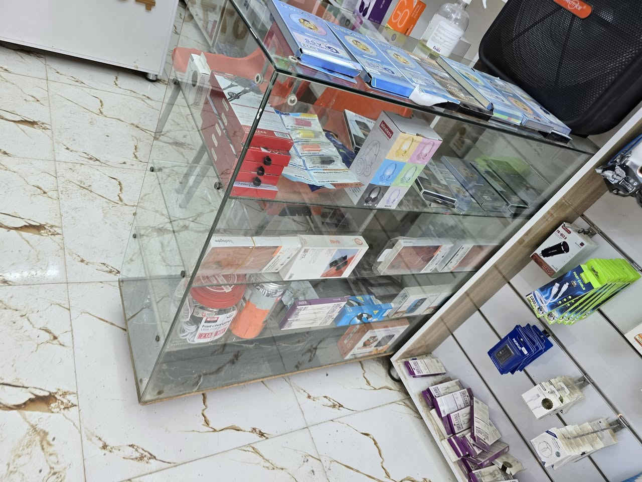 ميز جام للبيع
***********

عدد 2
