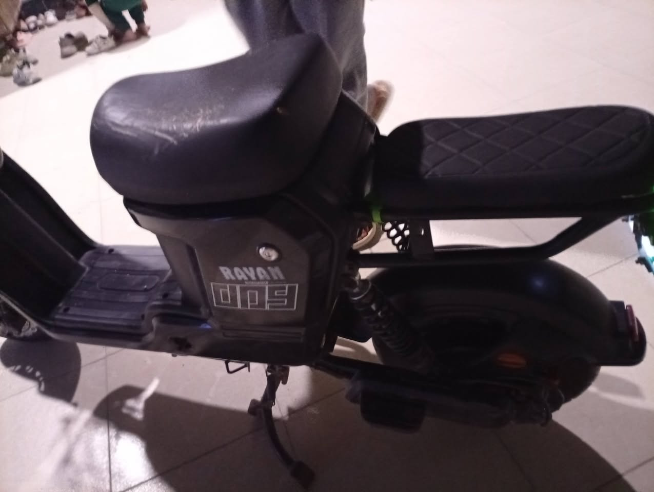 سلام عليكم #للبيع دراجه شحن (صفر - 9)صار شهرين من ماخذهه بصمتين على وظع شركه  دراجه كلشي ما ناقصه هنياله الياخذهه تخم تاير توني شادهن بطاريات حجم الكبير  جديده ومكفوله سعر 450 وبيه مجال للطيبين 
مكاني بصره زبير ***********
