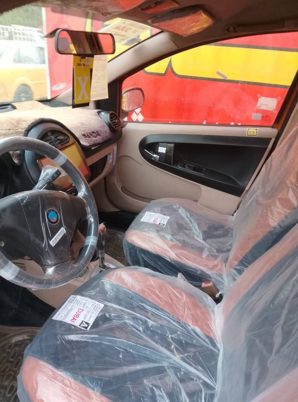 سونار موجود بل منشور## 🚗 للبيع: جيلي باندا 🐼 موديل 2013*2013*من رخصة الآدمن المحترم**
السلام عليكم.. سيارة جيلي باندا موديل 2013 للبيع، السيارة بحالة حلوة وكاملة وما بيها أي نقص وجاهزة للاستخدام.
### 🛠️ المواصفات والحالة الفنية:
 * **المحرك والكير والشواصي:** كفالة عامة وبشرط الفحص.
 * **البودي:** مكفولة من الضربة والتبديل سونار بل منشور .
 * **اللون:** مشمشي مميز ونظيف.
 * **الممشى:** ماشية قليل.48
 * **الرقم:** رقم بغداد الجديد (الإنكليزي) والسيارة باسمي (تحويل مباشر).
 * **الإضافات:** تخم تاير جديد، 5 ويل عادي، دوشمة جلد حلوة ومرتبة.
### 💰 السعر وتفاصيل 
 * **السعر:** 42) وبيها مجال بسيط حق الجية والعملة.
 * **نوع البيع:** بيع نقد فقط (فقط بيع، بدون مراوس وبدون أقساط).
 * **المكان:** بغداد - الحبيبية.
### 📞 للاستفسار والتواصل:
اتصل وتدلل على الرقم: *************
