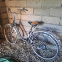 وبركاته بايسكل للبيع السعر 80 وبي مجال الهاتف 07868750236