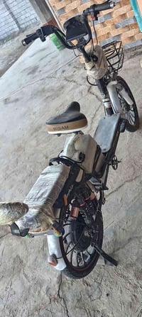 دراجه شحن للبيع ٦ بطاريات السعر ١٦٠ لاستفسار علئ الرقم 07872591942