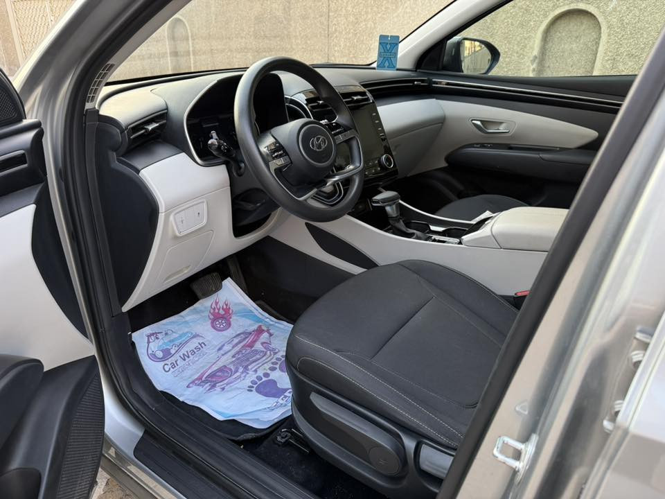 توسان 2024وارد امريكي مبدل بنيد وشباك  وبيهه طخه بالعراق بالباب الخلفي وبعده ممصلح
مكينه 2500GDI مرقم بغداد 
السعر200$
***********
