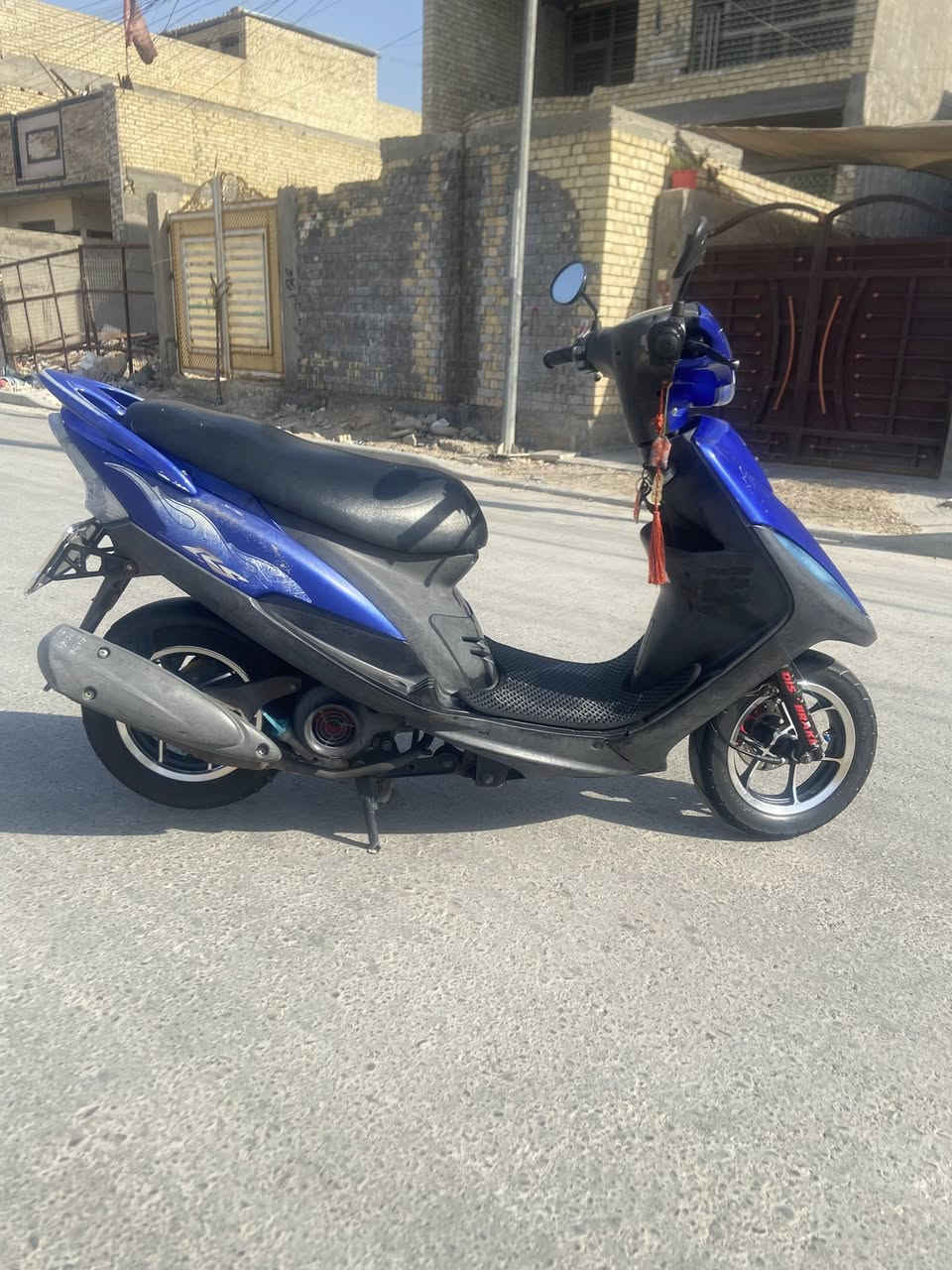 سلام عليكم عدلة للبيع بيهة نواعم بكلايت سمائي اصلي لدات واشاير سمائي اصلي ويل عنكبوت قاعدة مال رقم واطار نواعم مبينات بل صور مكفولة كفالة عامة مكينة مكفولة لحد كطع نفس سلف كابريتر كلة اصلي مكينتهة بلادية ومكفولة وما مفتوحة جيب فيتر وافحص الدراجة نضيفة الله يشهد علة ايدي مداريهة بل دهن وبانزين محسن مكاني بغداد العبيدي السعر مليون و٥٠ وبيهة مجال *********** اسف عل اطالة ❤️❤️❤️ غراض ما ابيع من دراجة
