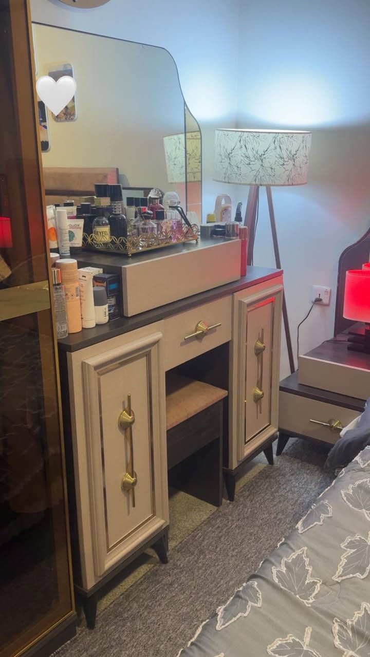 السلام عليكم 
غرف نوم للبيع اول وحدة البيجي كنتور زاوية سعرها 800 
الثانية لونها رصاصي ب600 اثنينهم نظيفات كلش مكاني حي الخضراء


**إذا كنت صاحب هذا الإعلان وتريد حذفه لأي سبب، رجاءا أرسل رسالة إلى الدعم الفني**